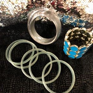 ⭐️ Bracelet bangles set, with another clear bangle, and a blue stretch bracelet